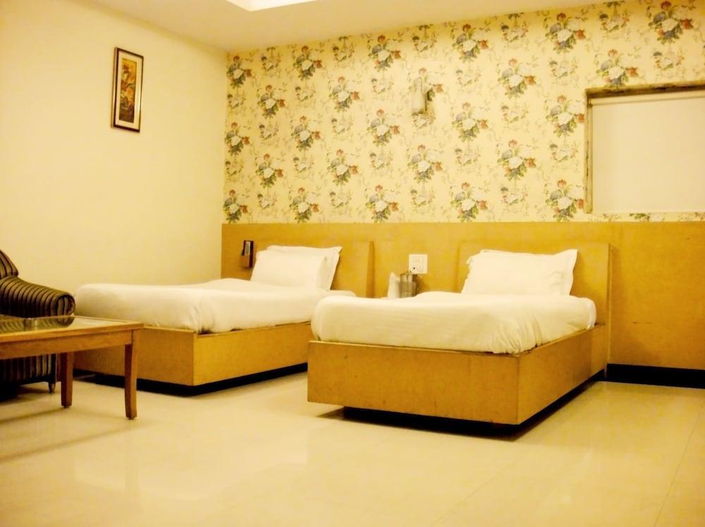 Hotel PR residencia Amritsar Exterior foto