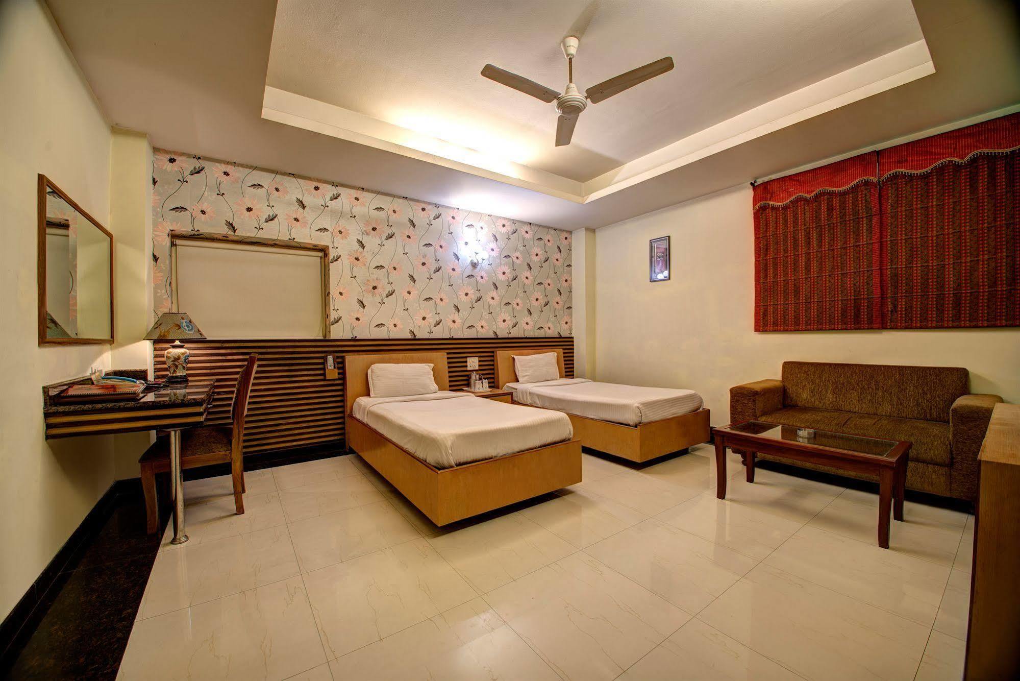 Hotel PR residencia Amritsar Exterior foto